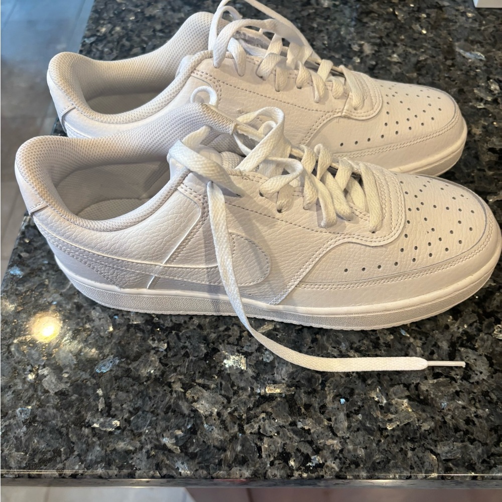 Women’s brand new Nike sneakers